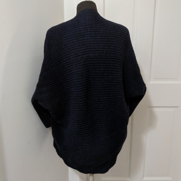 LAST DAY ⭐T Tahari Cocoon Bubble Sweater Shawl - Picture 6 of 7